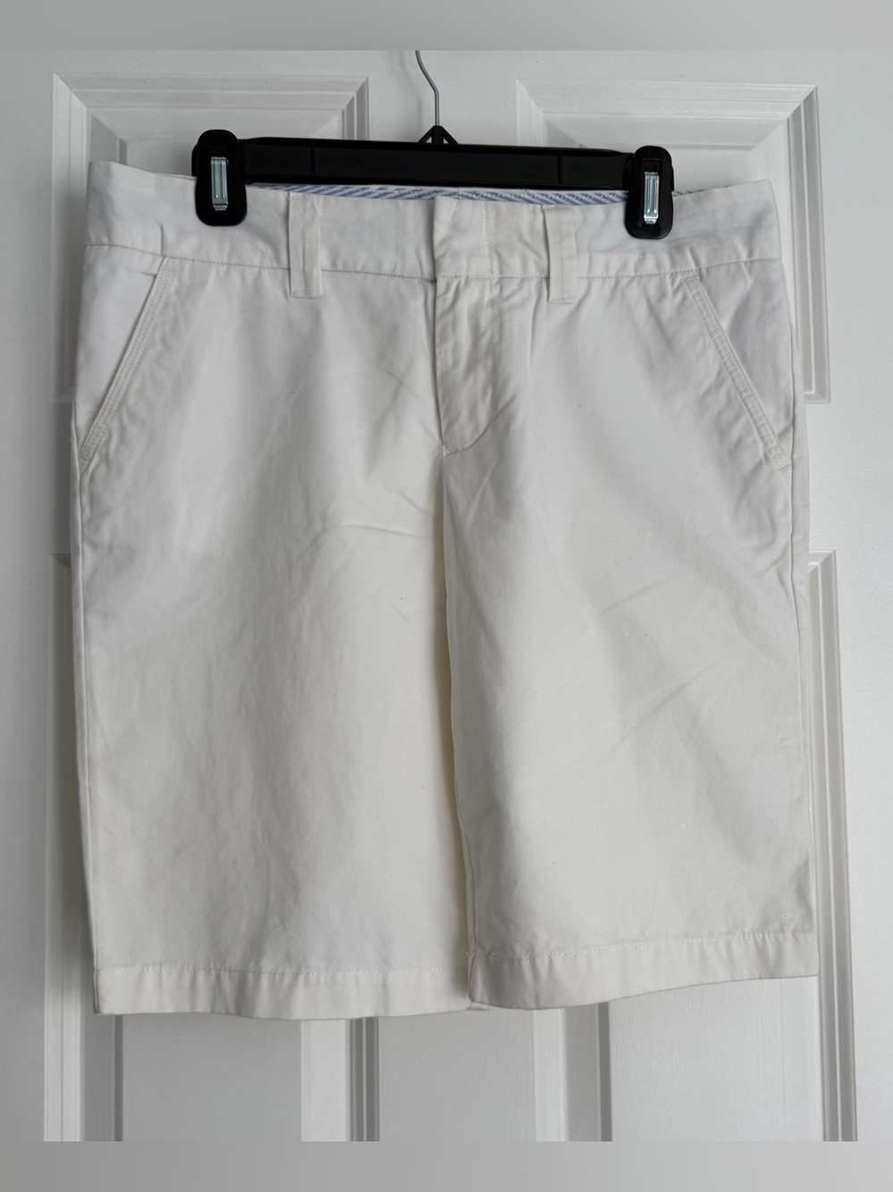 Tommy Hilfiger White Women's Bermuda Shorts 11” Inseam Size 6 NWT Golf Shorts